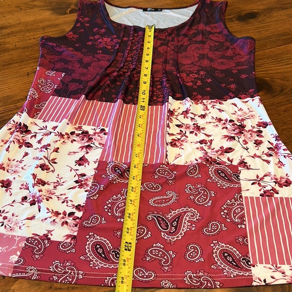 Lily Sleeveless Tunic Top Burgundy & White Size Large - Picture 8 of 9